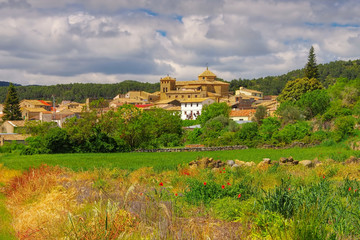 Fototapeta na wymiar das Dorf Biscarrues in Aragon, Spain - the medieval village Biscarrues in Aragon