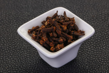 Dry clove seeds