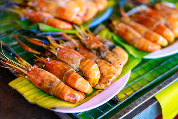 grilled shrimp on banana leaf and plate