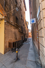 Bologna centro storico reportage abbandonata antica solitudine medioevo giornata di sole strade...