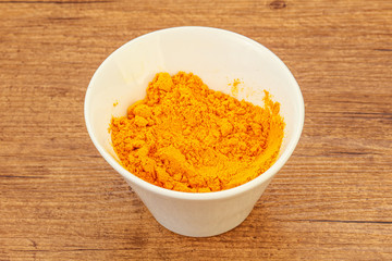 Tumeric powder in the bowl
