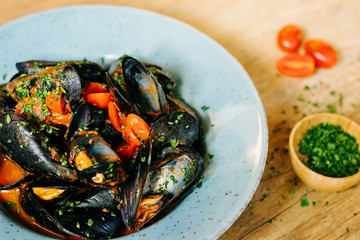 clams in tomato sauce and parsley seasoned