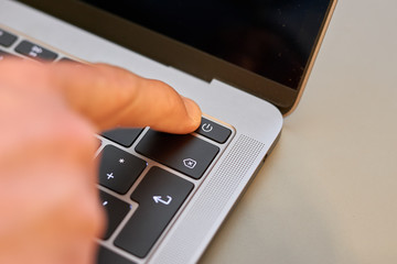 PC Computer Laptop Einschalten Ausschalten