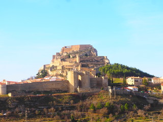 Obraz premium Vistas exteriores de la ciudad fortificada de Morella, en El Maestrazgo.