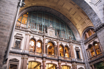 Obraz premium the appearance of the main railway station of Antwerp, Belgium.part of building.