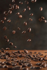 Obraz premium Many roasted coffee beans flying in the air. Selective focus