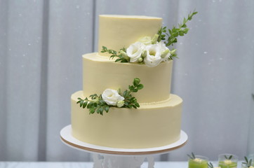 Obraz na płótnie Canvas Wedding sweet table with cake and desserts