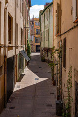 Rue étroite en centre-ville de Perpignan