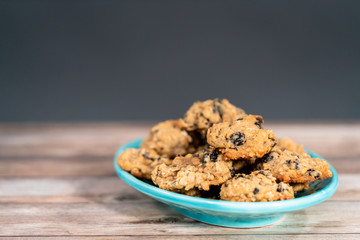 Chewy oatmeal raisin cookies