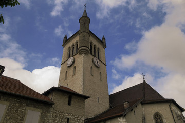 Fototapeta na wymiar Clocher de l'église de Morestel.