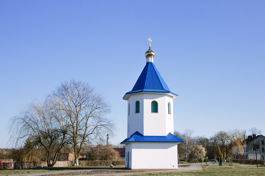A small white Christian chapel with a blue roof. The building of the Russian Orthodox Church.
