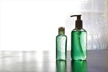 The key to making an effective, hand sanitizer is to stick to a 2:1 ratio of alcohol to aloe vera. This keeps the alcohol content around 60 percent. This is the minimum amount needed to kill germs