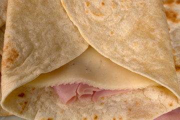 Crepes, burritos de jamón cocido y queso