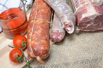 tipici salami e salsicce di maiale del sud italia