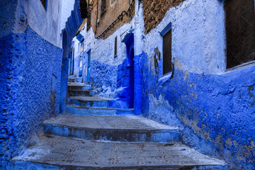 Blaue Altstadt von Chefchaouen mit Treppen in Marokko 