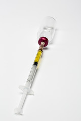 jeringa con vacuna del Covic-19