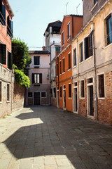 Fototapeta na wymiar A small old yard in Venice, Italy