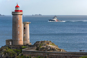 Abeille Bourbon et phare du Petit Minou