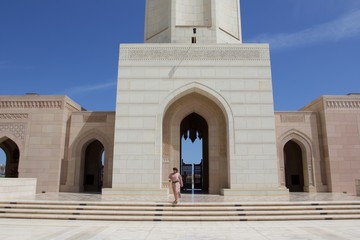 Fototapeta na wymiar Sultan Qaboos grand mosque in Muscat, Oman