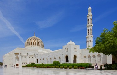 Fototapeta na wymiar Qaboos grand mosque in Muscat, Oman