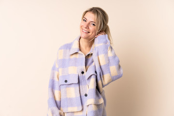 Obraz premium Blonde woman over isolated background laughing