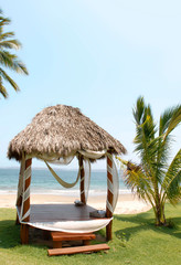 Relajante gazebo en la playa para increible masajes.
