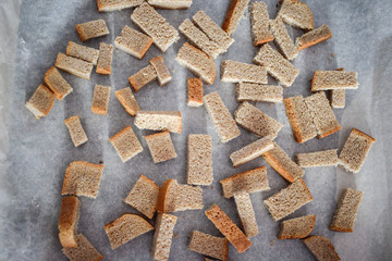 Cut pieces of bread (raw croutons)
