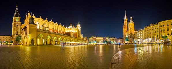 Panorama of Main Market Square in Krakow at night, Poland © efesenko