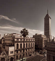Vista de la ciudad de México, donde se ve de fondo la torre Latino Americana. Centro histórico. 