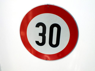 Schild Verkehrsschild Dreißig 
