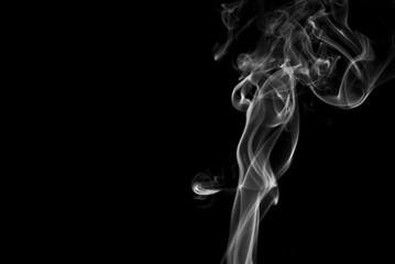 Obraz premium Picture of white cigar smoke in black view