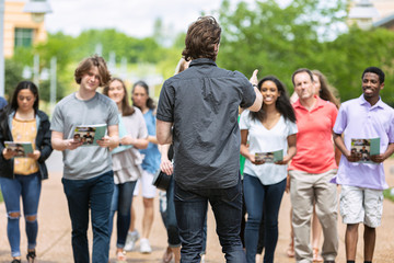 Tour: Guide Leads Group In A Discussion