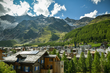 Fototapeta na wymiar Beautiful view on Saas-Fee village in Swiss Alps