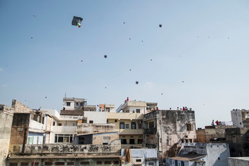 Fototapeta na wymiar kites flying in the sky above indian city