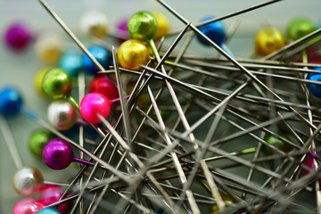 Hintergrundbild - Stecknadeln mit Glaskopf - bunt.