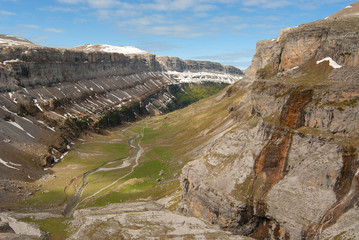 Circo de Ordesa y Faja de Pelay en el Parque Nacional de Ordesa y Monte Perdido, en el Pirineo...
