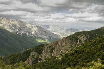 Obraz na płótnie Canvas Sardinien grüne Berglandschaft im Osten