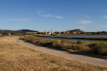 Fototapeta na wymiar Blick auf Cagliari am Wasser