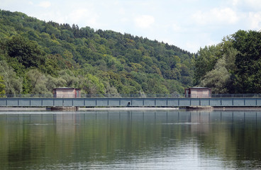 Obraz premium Stauwehr auf der Donau bei Ulm