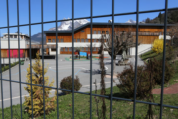 Obraz premium Grupa szkolna Marie Paradis. Placówka edukacyjna. Igły Warens. Francuskie Alpy. Saint-Gervais-les-Bains. Haute-Savoie. Francja.