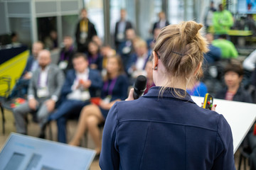 Startup girl leader speaks at the pitch session