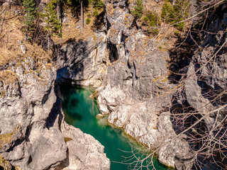 Lechschlucht/Lechdurchbruch bei Füssen nach dem Lechfall mit türkiesfarbenem Wasser zwischen...