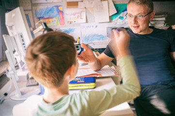Schulunterricht im Homeoffice wegen Schulschlie&szlig;ung