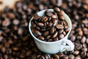 Fond grains de café et tasse