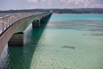Obraz premium Kouri Bridge at Okinawa, Japan