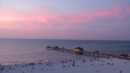Clearwater Beach, Floride. Beau coucher de soleil, avec ciel rose et bleu.