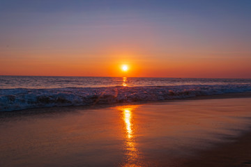 Fototapeta premium Beautiful sunset in Acapulco's beach