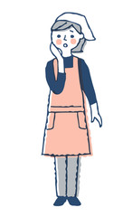 困っている表情のエプロン姿の女性