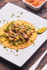 Tacos crujientes de carne al pastor