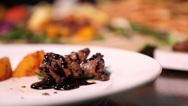 Grill smocked barbecue steak with a flowing sauce
